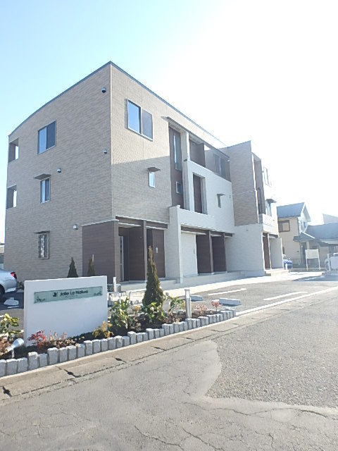 小田急小田原線 本厚木駅 バス乗車時間：9分 最寄りバス停で下車 徒歩6分 築7年