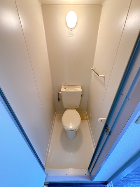 阪急千里線 吹田駅 徒歩11分 3階建 築30年のトイレ写真