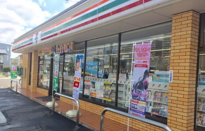 コンビニ　セブンイレブン八王子松木店（コンビニ）まで835m