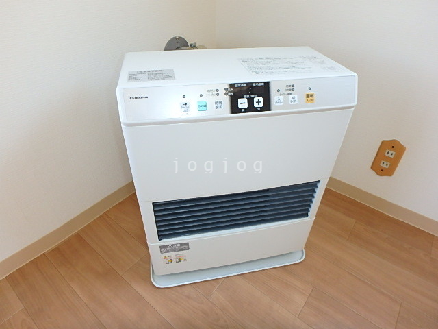 その他設備　灯油ＦＦ式ストーブ
