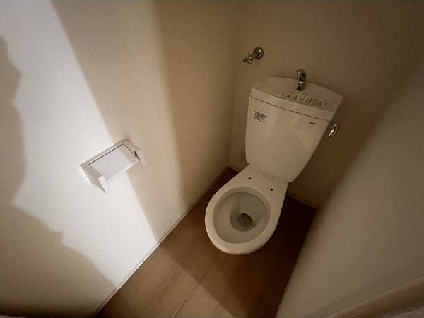 地下鉄南北線 中島公園駅 徒歩13分 5階建 築3年のトイレ写真