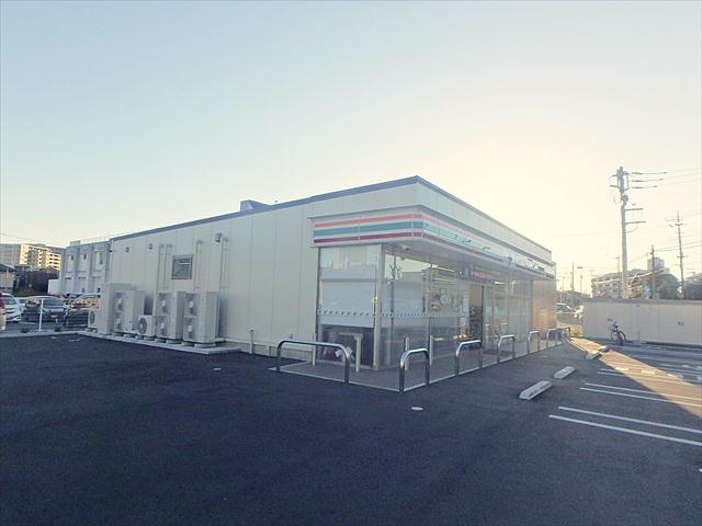 コンビニ　セブンイレブン（コンビニ）まで194m