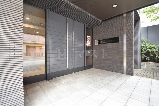 地下鉄中央線 本町駅 徒歩8分 15階建 築21年の外観写真