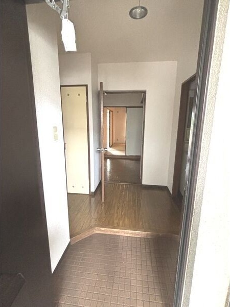 地下鉄東山線 高畑駅 徒歩4分 4階建 築38年の玄関写真