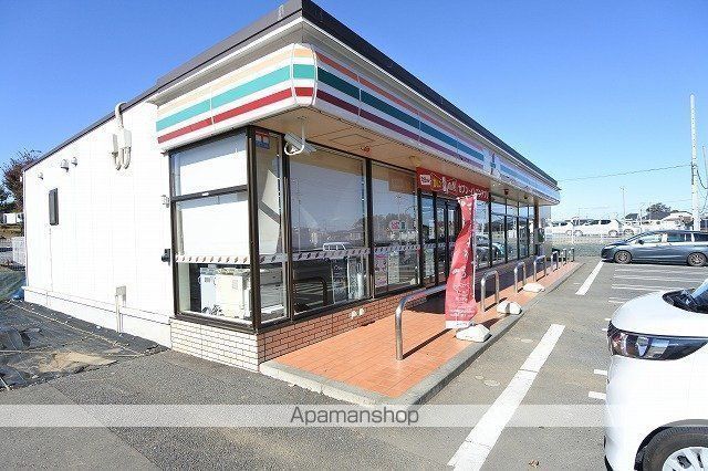 コンビニ　セブンイレブン（コンビニ）まで706m