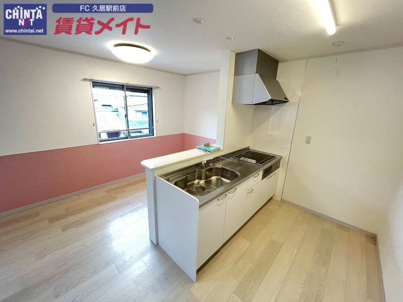 キッチン　同物件別部屋写真
