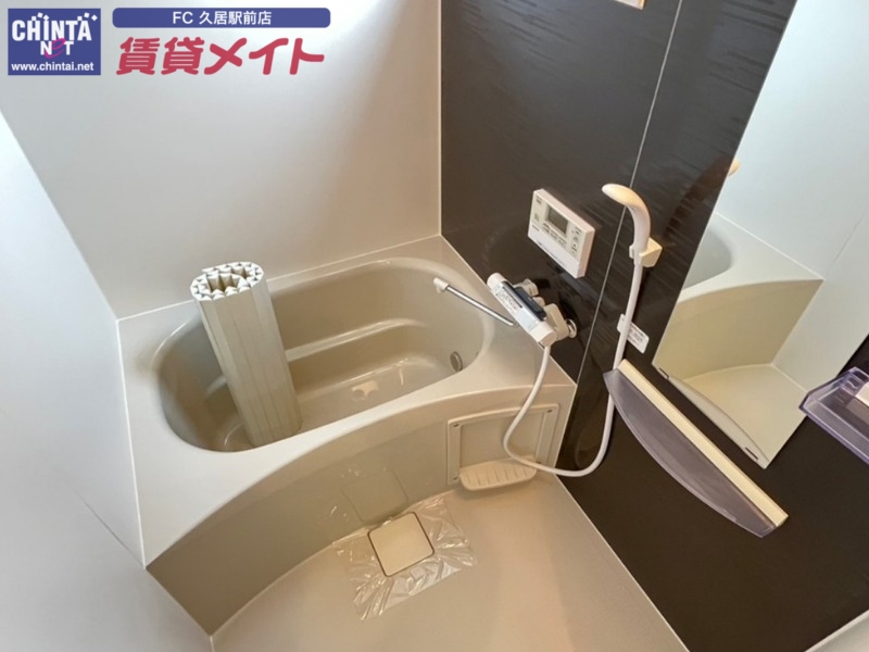 バス・シャワールーム　同物件別部屋写真