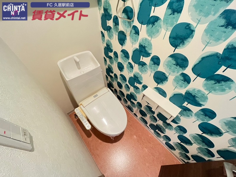 トイレ　同物件別部屋写真