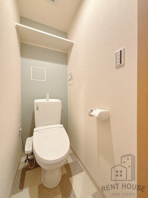 ＪＲ阪和線 富木駅 徒歩3分 3階建 築1年のトイレ写真