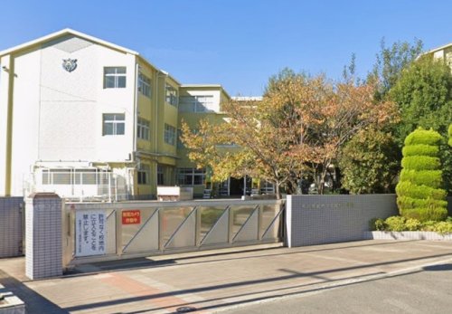 小学校　岡崎市立六ツ美西部小学校（小学校）まで666m