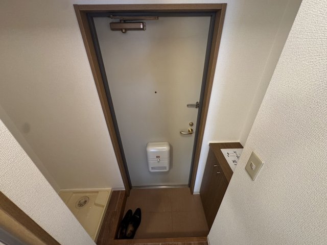 玄関　玄関です　※同マンション別室写真です
