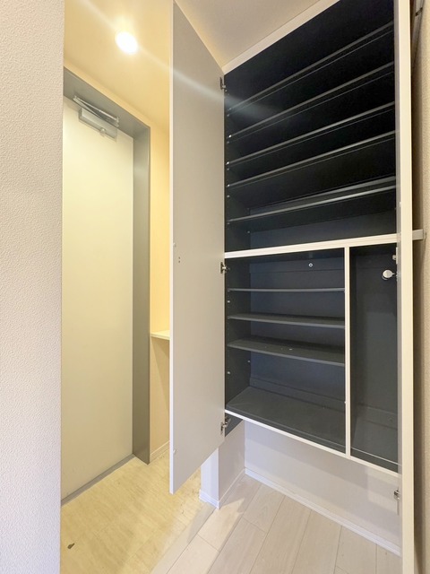 玄関　★※別号室の写真です　シューズＢＯＸ★