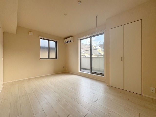 居室・リビング　★※別号室の写真です　明るいフローリングの角部屋です★