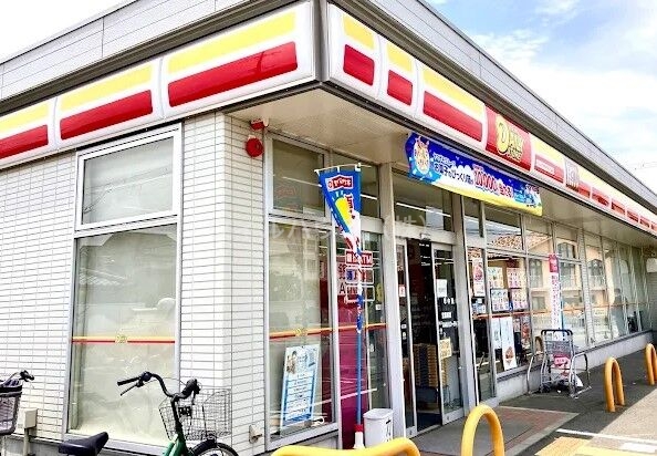 コンビニ　ニューヤマザキデイリーストア堺草尾店（コンビニ）まで675m