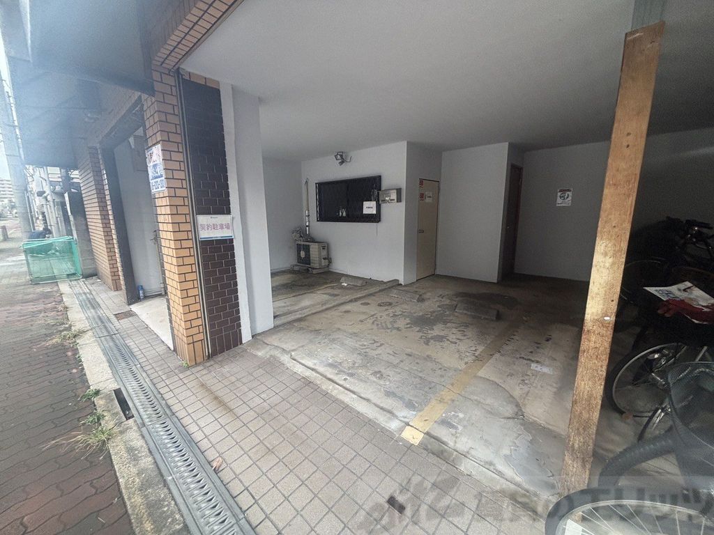 駐車場　駐車場
