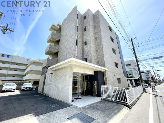 建物外観　オートロックで外部の人間が簡単に出入りできないため安心です。