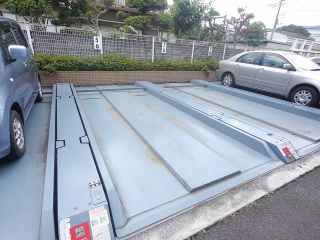 駐車場　★昇降式の駐車場です★