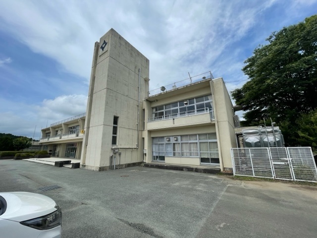 中学校　津市立一志中学校（中学校）まで3830m