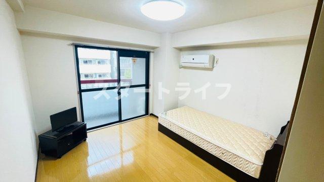 地下鉄御堂筋線 西中島南方駅 徒歩7分 9階建 築35年の居間写真