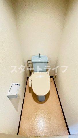 地下鉄御堂筋線 西中島南方駅 徒歩7分 9階建 築35年のトイレ写真