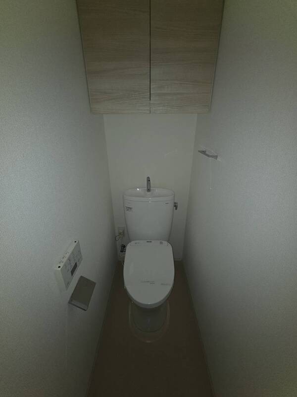 都営大江戸線 西新宿五丁目駅 徒歩4分 4階建 築11年のトイレ写真