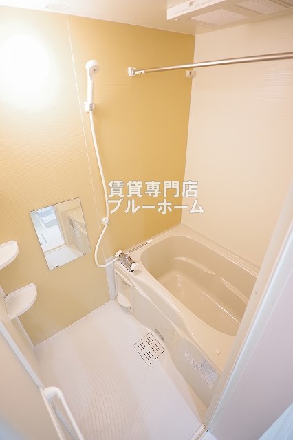 バス・シャワールーム　浴室乾燥機付きのお風呂！