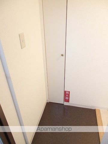 地下鉄東西線 西１１丁目駅 徒歩16分 4階建 築18年の玄関写真