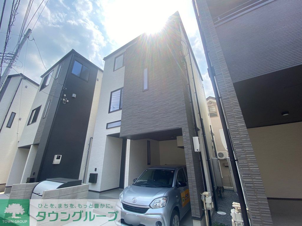 建物外観　駐車場
