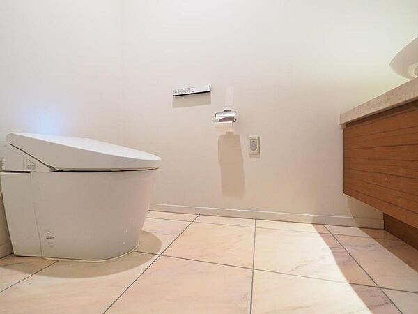 トイレ　落ち着いたトイレです