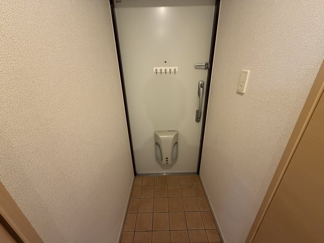 モンマール三宮の玄関写真