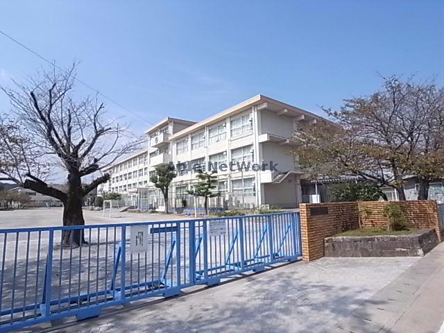 小学校　岐阜市立西郷小学校（小学校）まで2481m