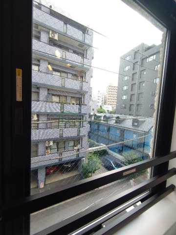 バルコニー　別階層の参考写真になります。