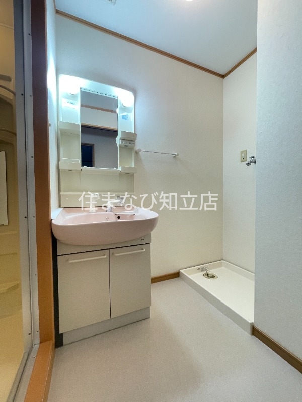 洗面設備　別室同型写真
