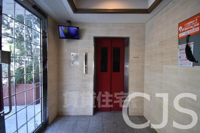 地下鉄長堀鶴見緑地線 谷町六丁目駅 徒歩7分 6階建 築34年の外観写真