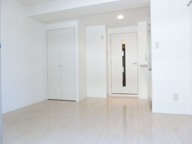 レジディア三越前の居間写真
