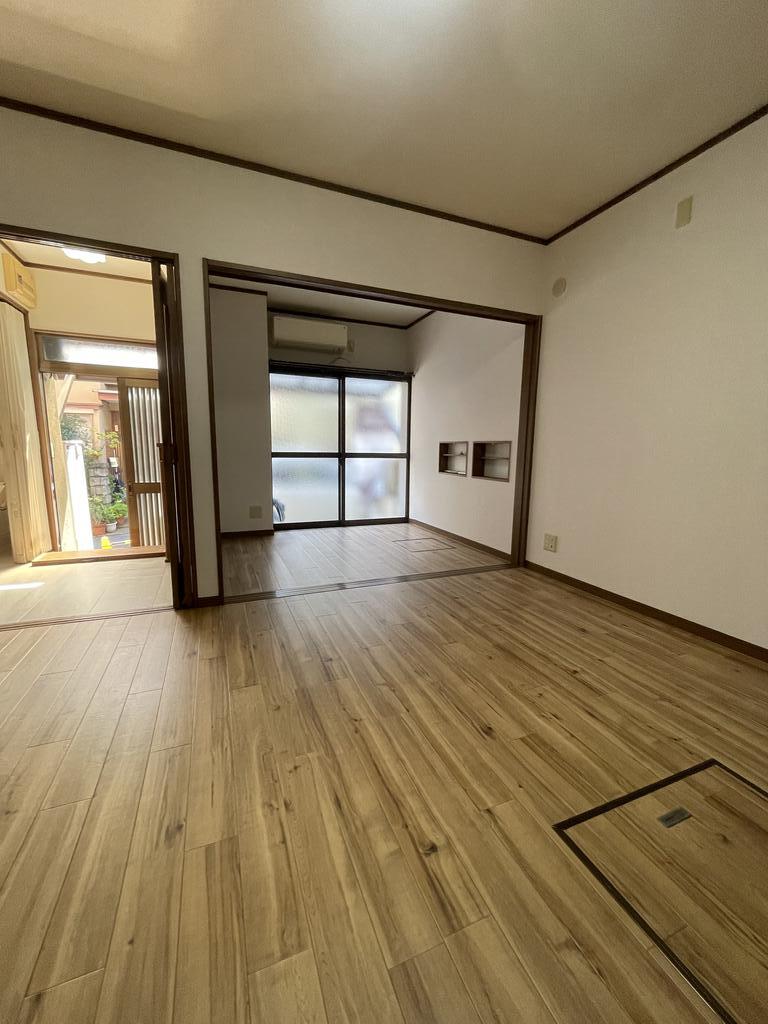 北花山中道町 貸家の居間写真