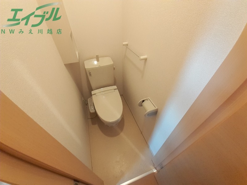 トイレ　同タイプ反転写真