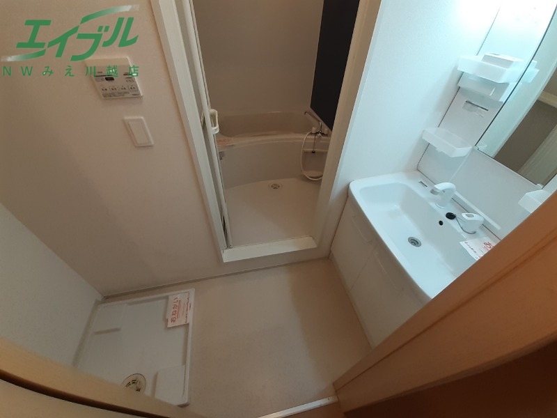 洗面設備　同タイプ反転写真