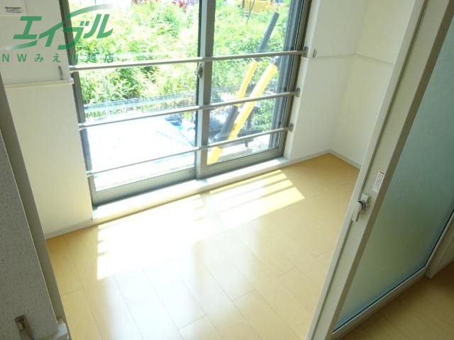 バルコニー　同タイプ反転写真