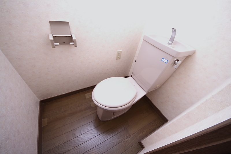 地下鉄空港線 西新駅 徒歩9分 9階建 築31年のトイレ写真