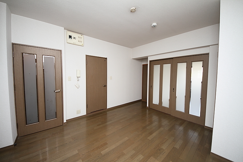 地下鉄空港線 西新駅 徒歩9分 9階建 築31年の居間写真