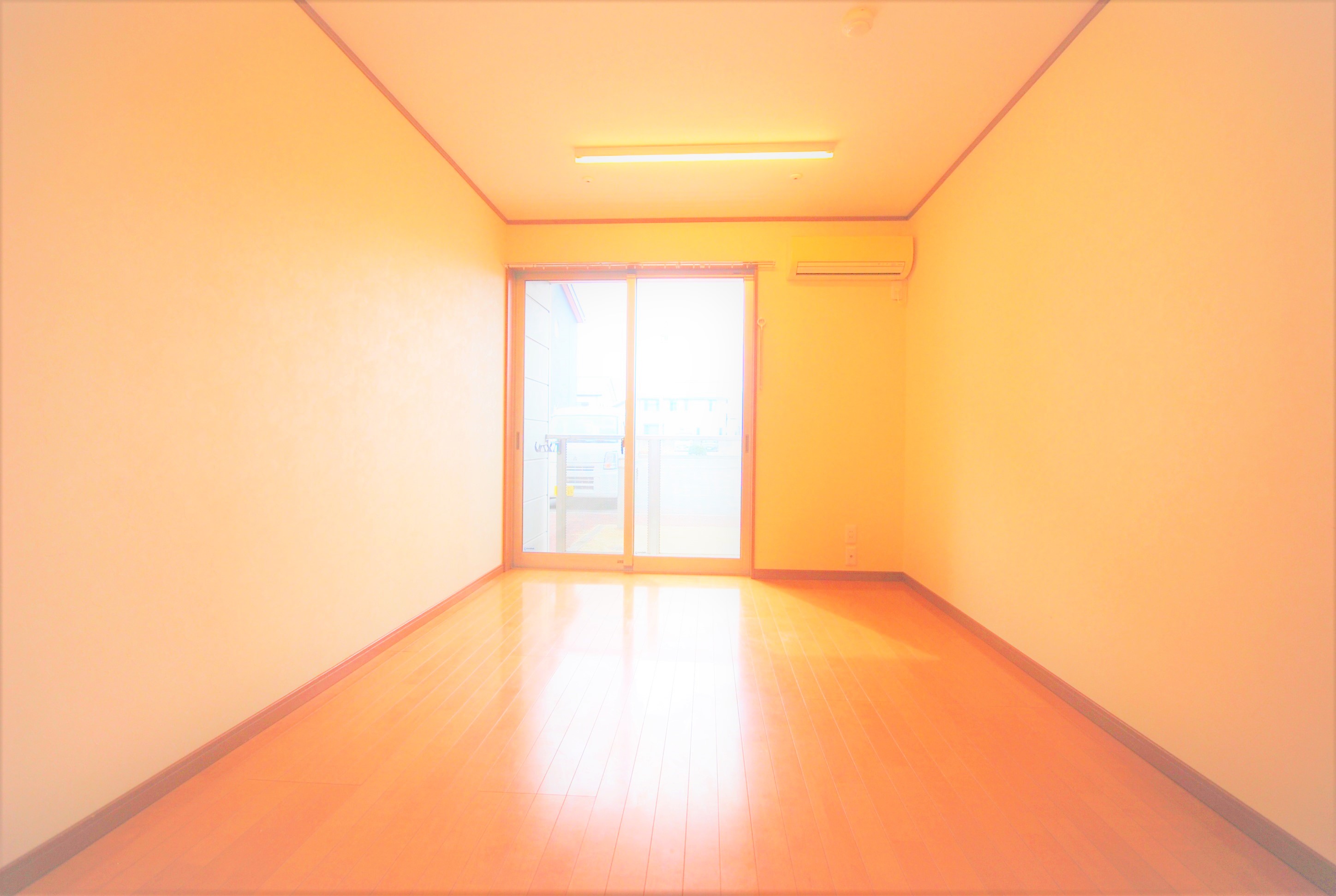 T′s TOWNの居間写真