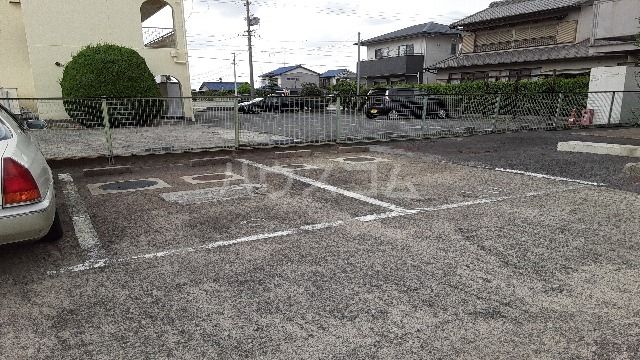 【あま市富塚のマンションの駐車場】