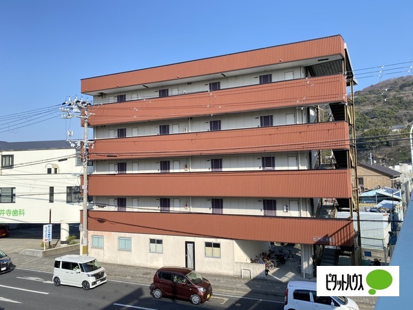 【和歌山市紀三井寺のマンションの建物外観】