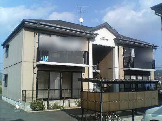 岡山市北区高松のアパートの建物外観