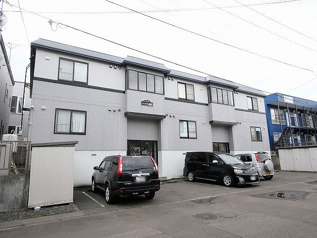 札幌市豊平区福住二条のアパートの建物外観