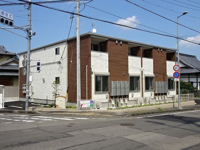 藤枝市音羽町のアパートの建物外観