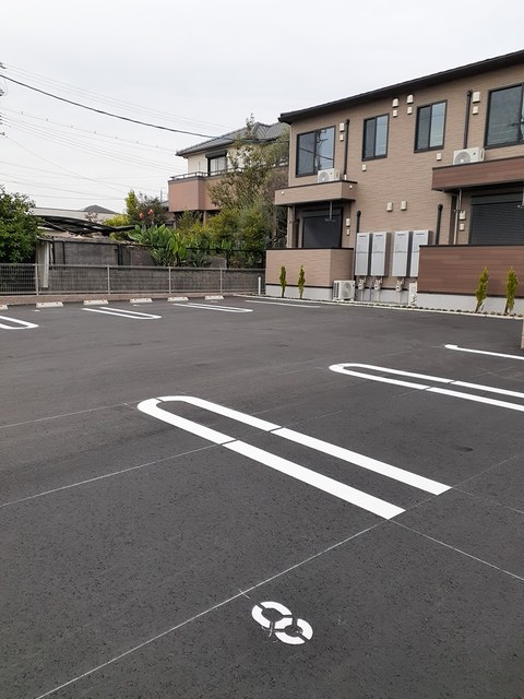 【碧南市池下町のアパートの駐車場】