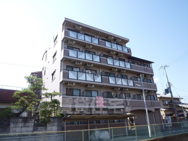 京都市伏見区竹田内畑町のマンションの建物外観