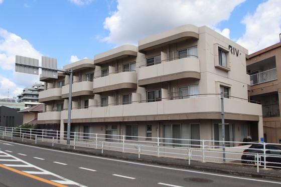 岡山市北区津島笹が瀬のマンションの建物外観